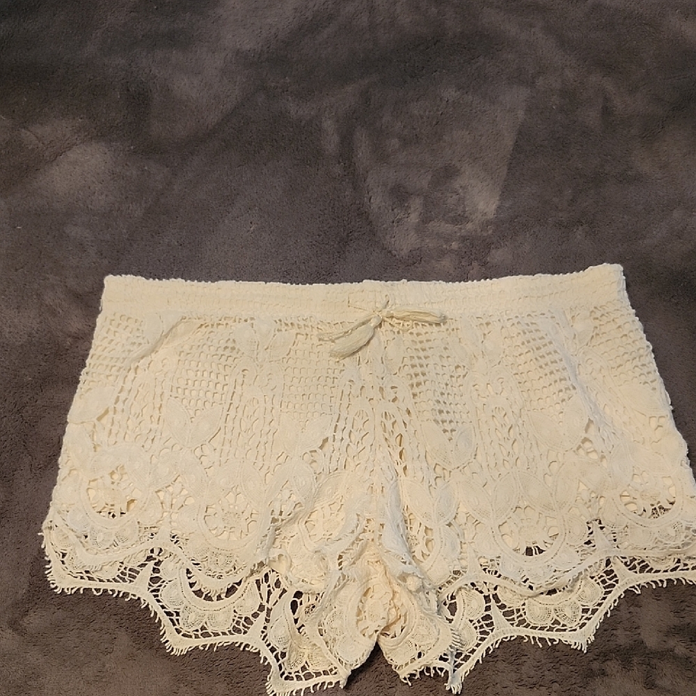 Express Cream Lace Women Shorts